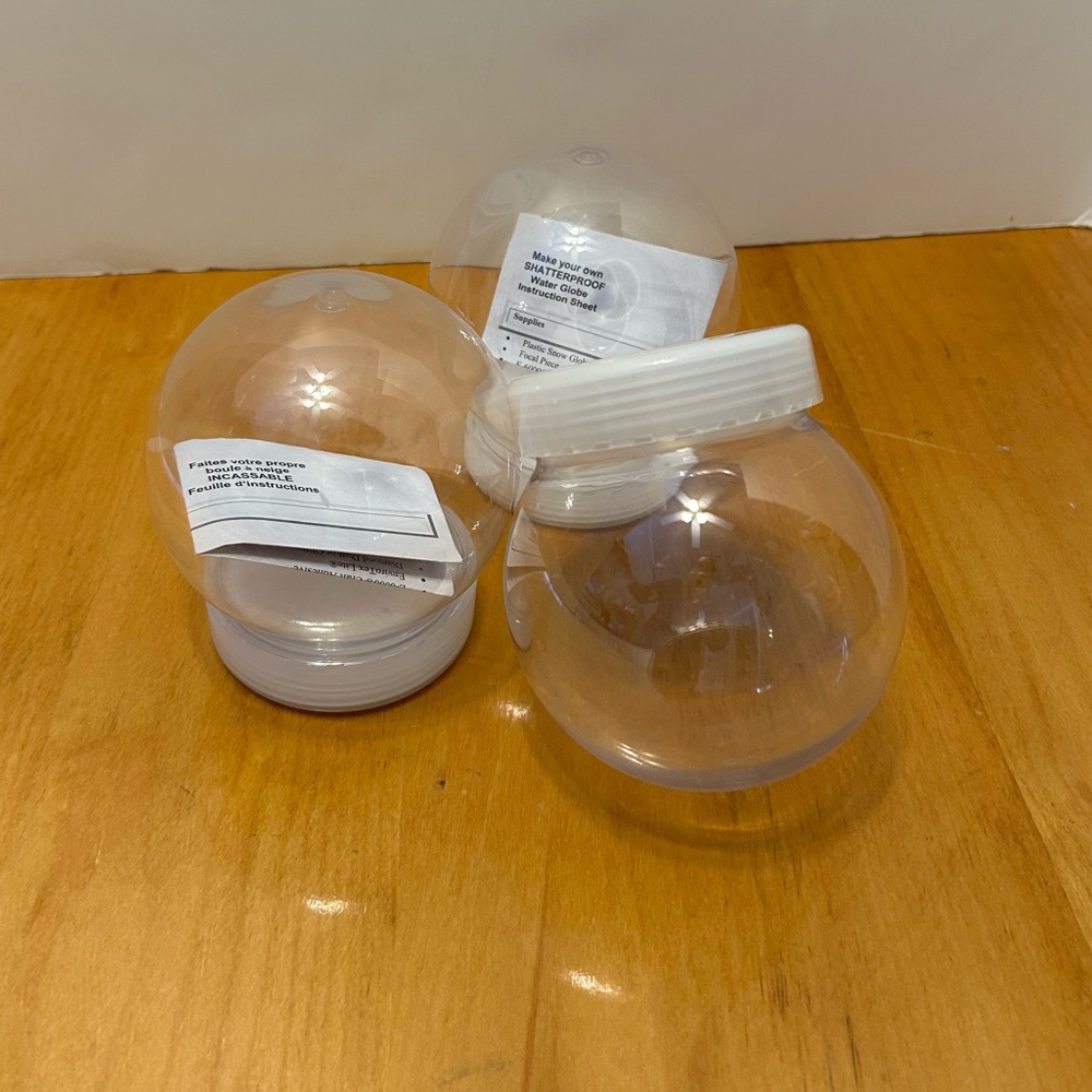 Set of 3 Clear Plastic spheres with White Lids